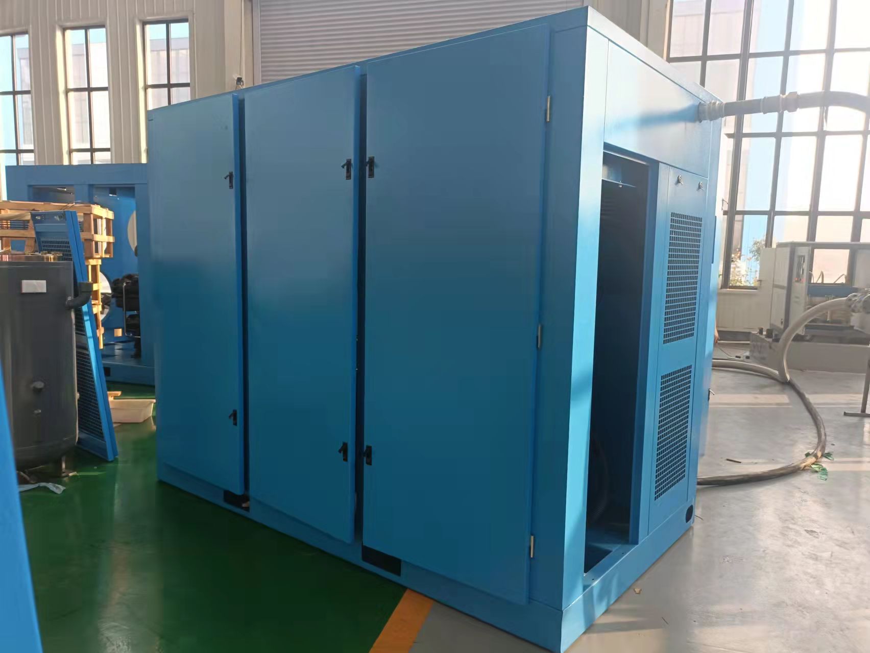 Double stage screw air compressor